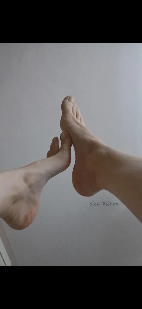 White toes in the air