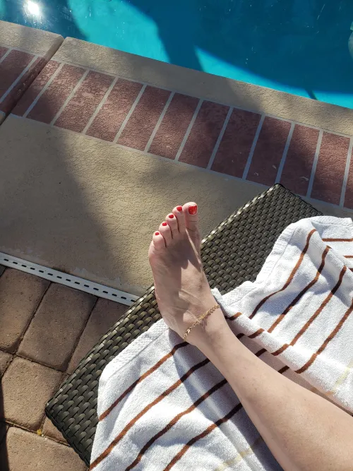 53 Latina New Pedi/ Anklet having pool day..How would u rate 1-10 ...Needing them pampered...