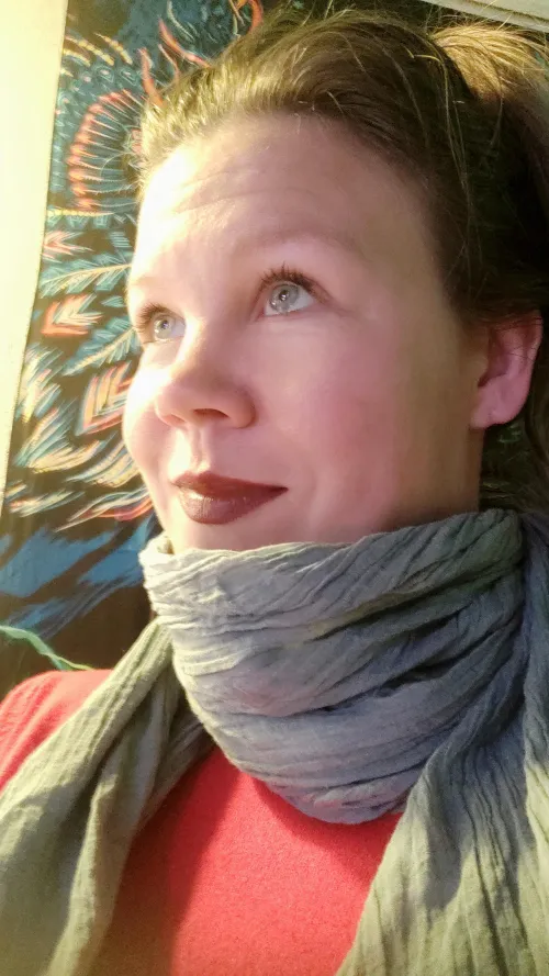 Blue eyes & red lips is an unbeatable combo.