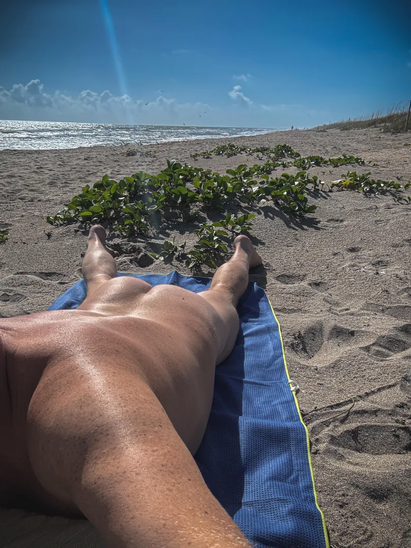 Enjoying the sun on your days off is the only way to live!