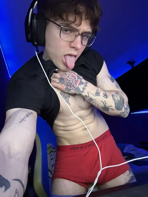 hollister model here