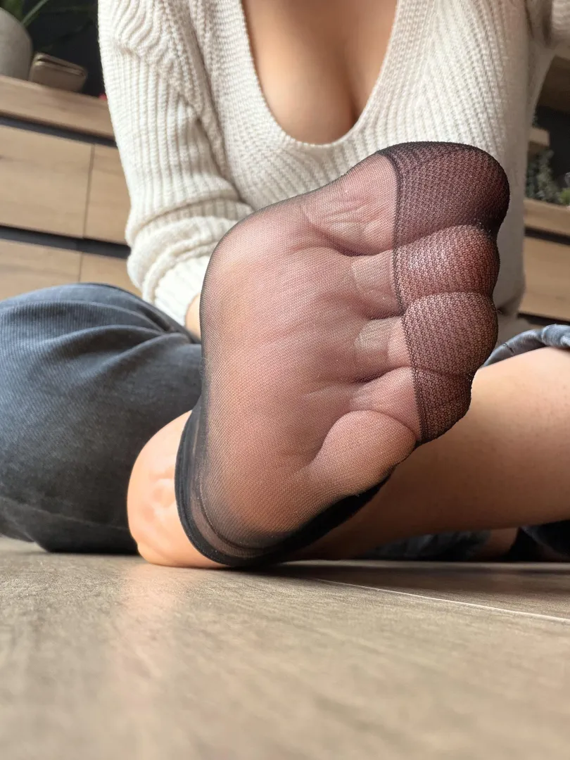 I know you Worship my Nylon Feet 