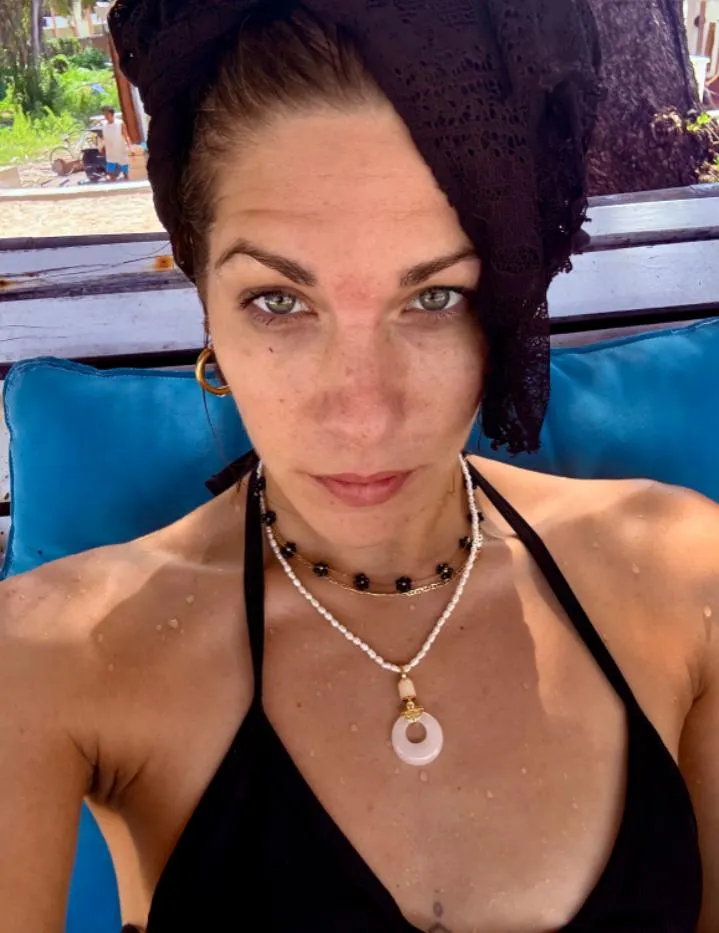 Solo io e i miei occhi da gatta appena finito di nuotare nel mare della Thailandia.