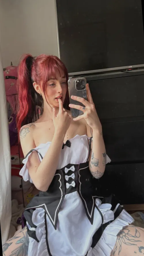 Wine talking rn, who can host? - send on lnssta: .lunabowtie'.