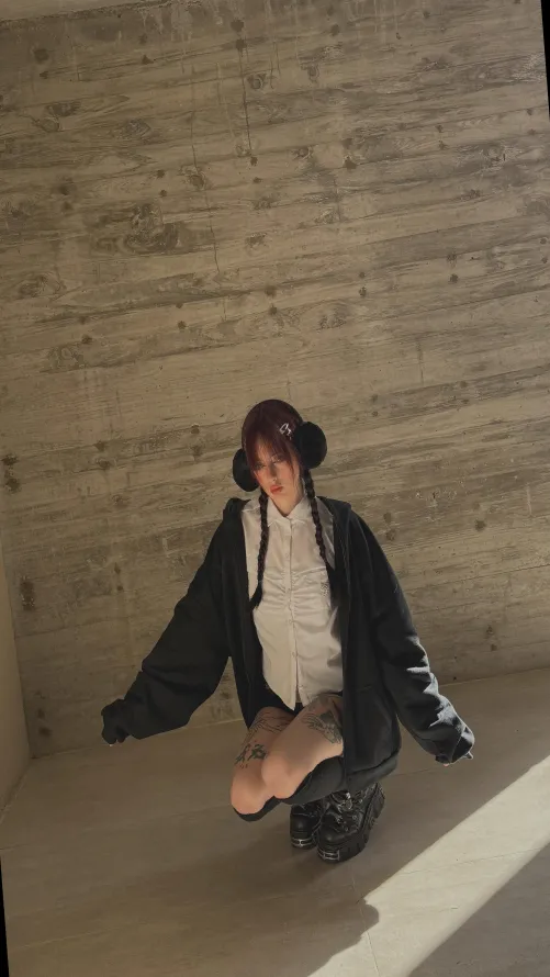 20F In a mood and can’t host, any locals? dm on lntsag: .lunabowtie'.