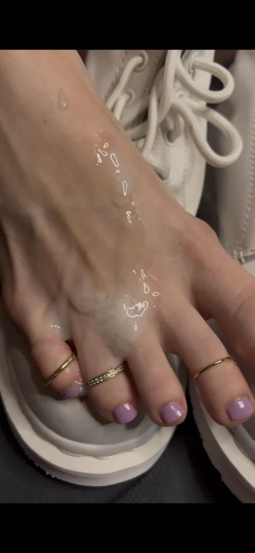 Caught a pool of cum 