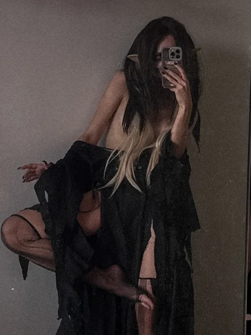 clothes cannot stay on the body because of dark magic