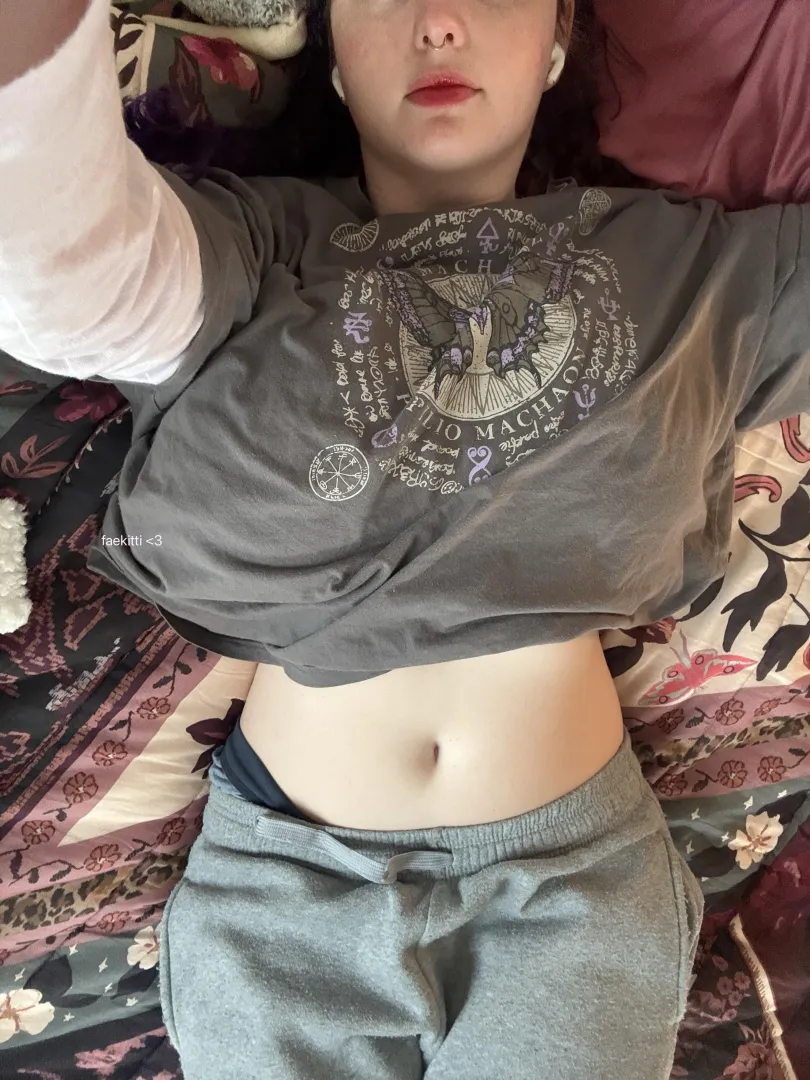Cozy tummy [f]