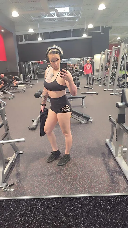 Do I really look sexy in this outfit?