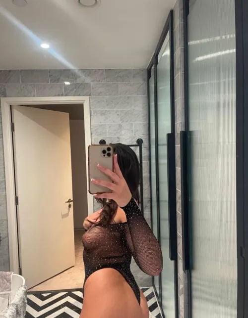 Does this black suit me?