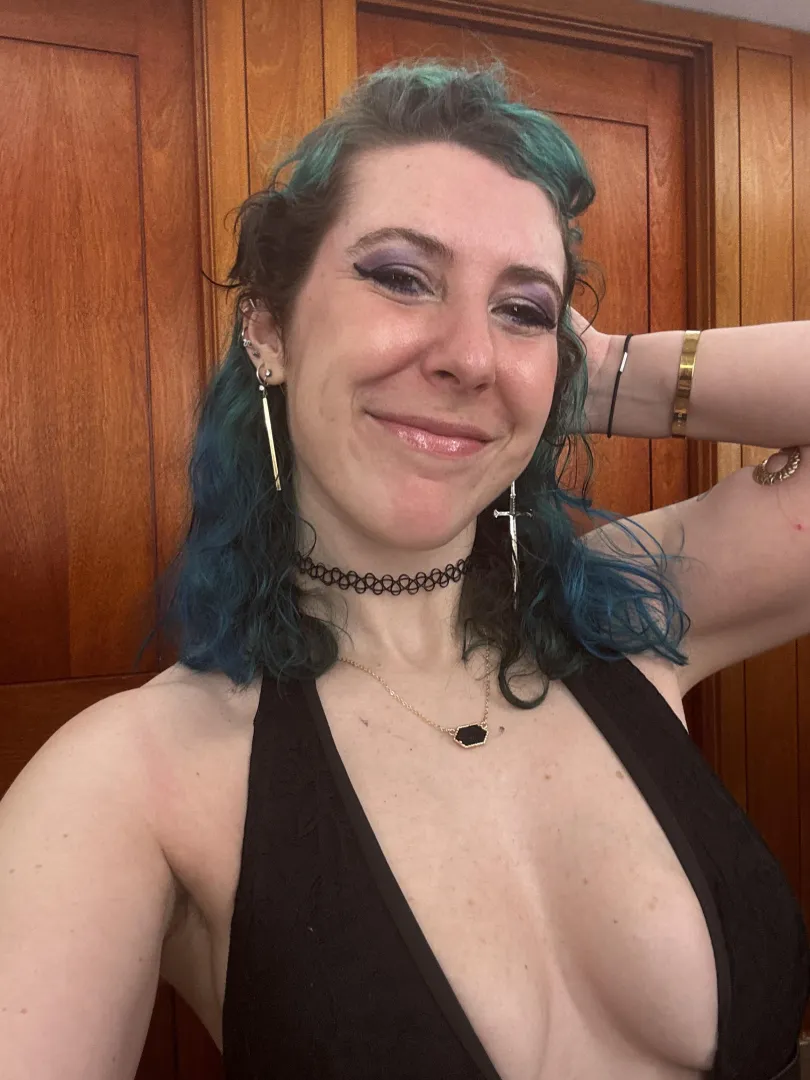 Happy it's my B-day month goth