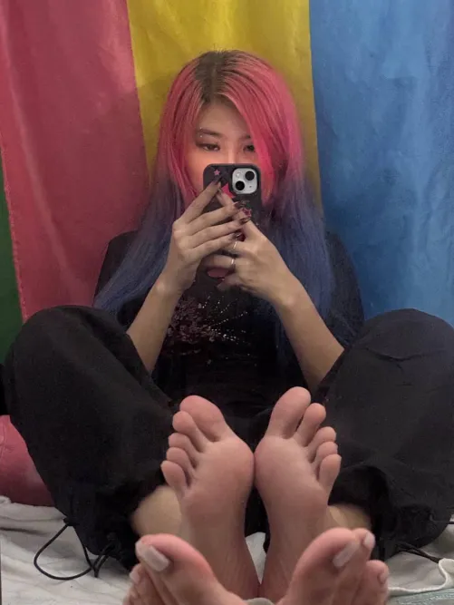 I just love the power these soles have over you. Once glimpse and you’re in your knees begging for my attention