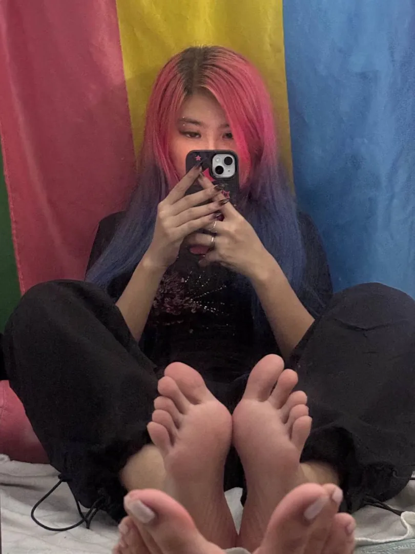 I just love the power these soles have over you. Once glimpse and you’re in your knees begging for my attention