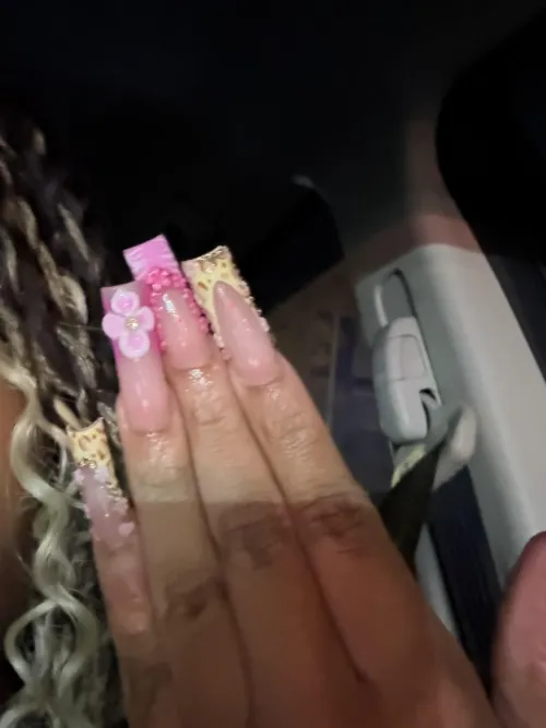 Pretty nails pretty woman <3