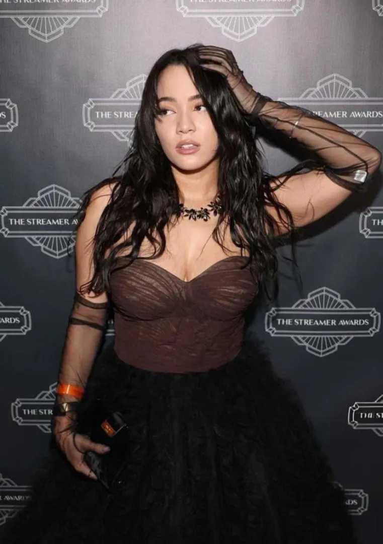 Who wants to feed me cinna while I stroke