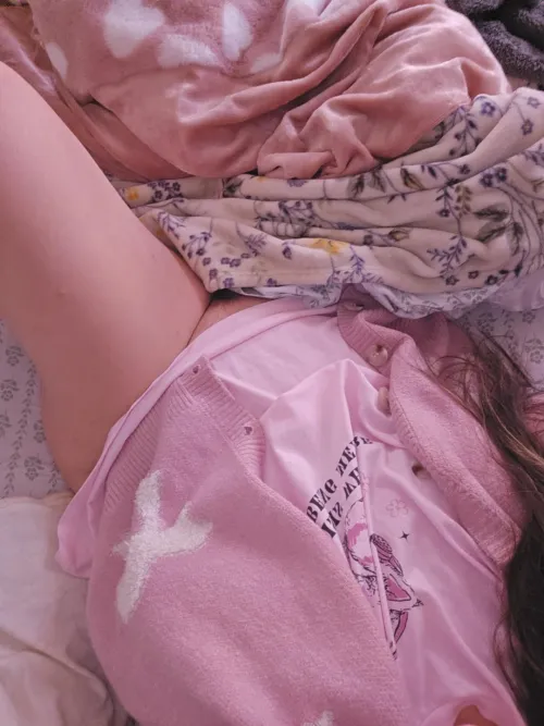 28f western mass - looking for another nasty girl (f only) to get fucked up and goon/play with until we can't see straight. Trauma sluts and Daddy issues welcome.