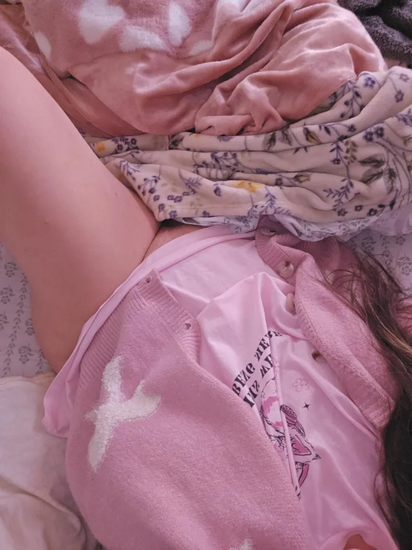 28f western mass - looking for another nasty girl (f only) to get fucked up and goon/play with until we can't see straight. Trauma sluts and Daddy issues welcome.