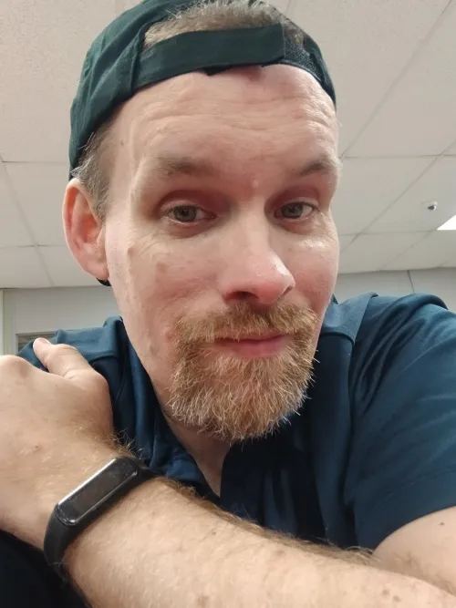 42 [M4F] Today's my birthday and I just want to eat a woman out