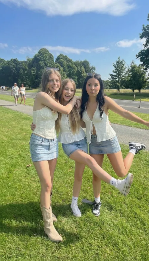 am i your type of tiny teen dream... say yes pls i need to know <3