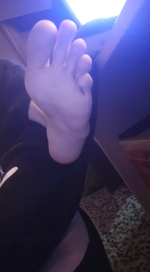 Bored and horny dm me