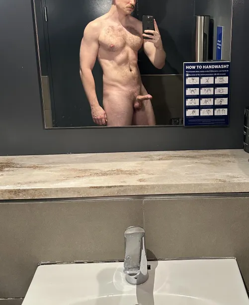 Couldn’t resist an airport lounge bathroom selfie