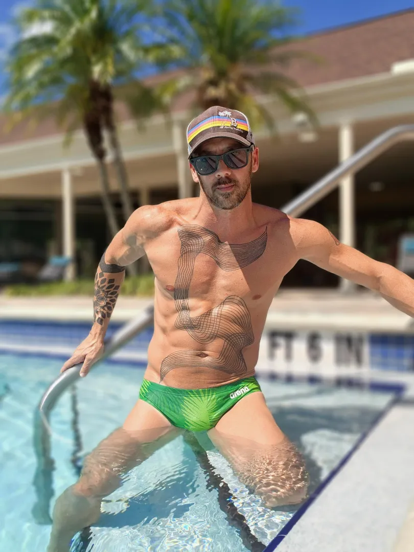 I don't mind wearing speedos in front of others