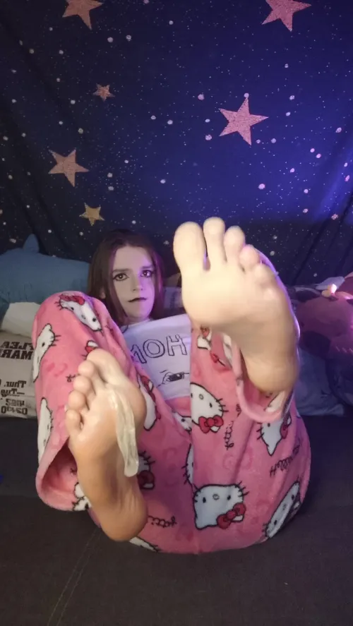 I think somtheing got stuck to my foot 