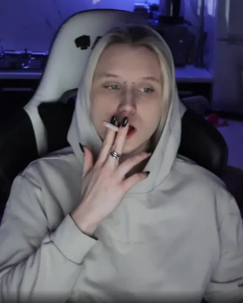 I'm so relaxed, I love smoking and watching something