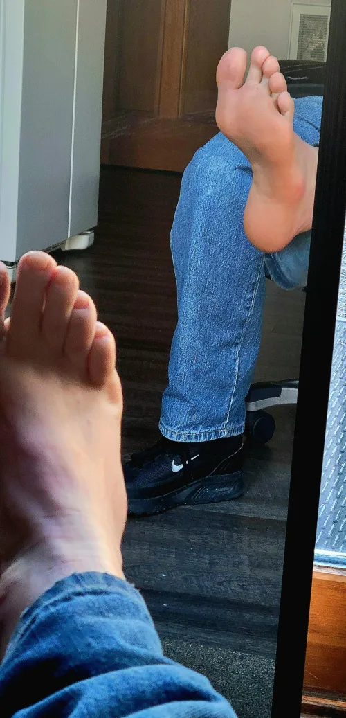 Mirror feet n jeans