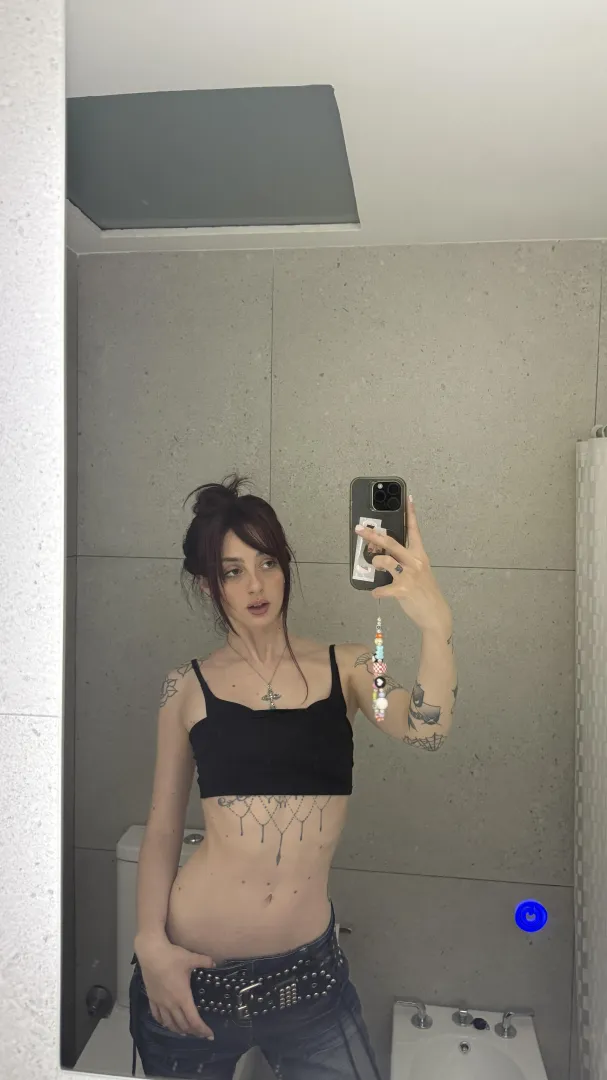 Need a host 4 today - lnstrgm: Lunabowtie