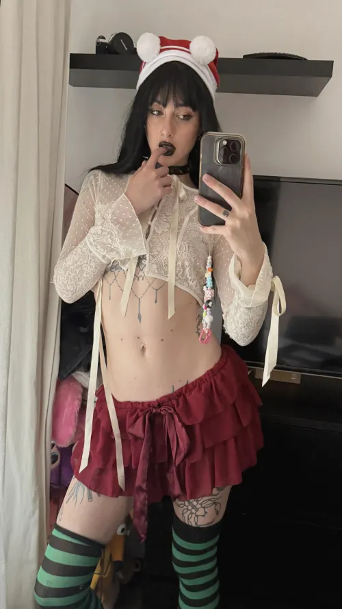 Need a host for some fun - active on instta rn: .Iunabowtie'.