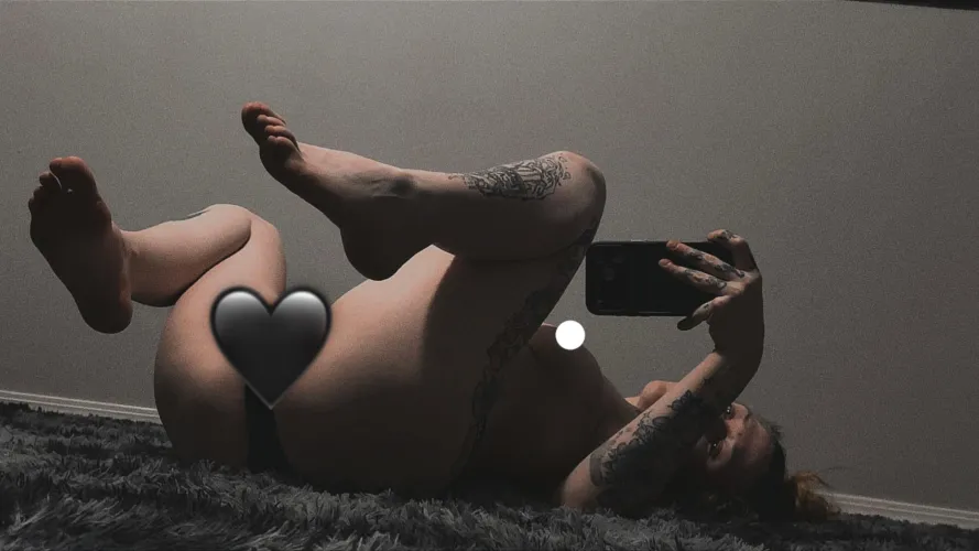  only the hottest tattooed milf