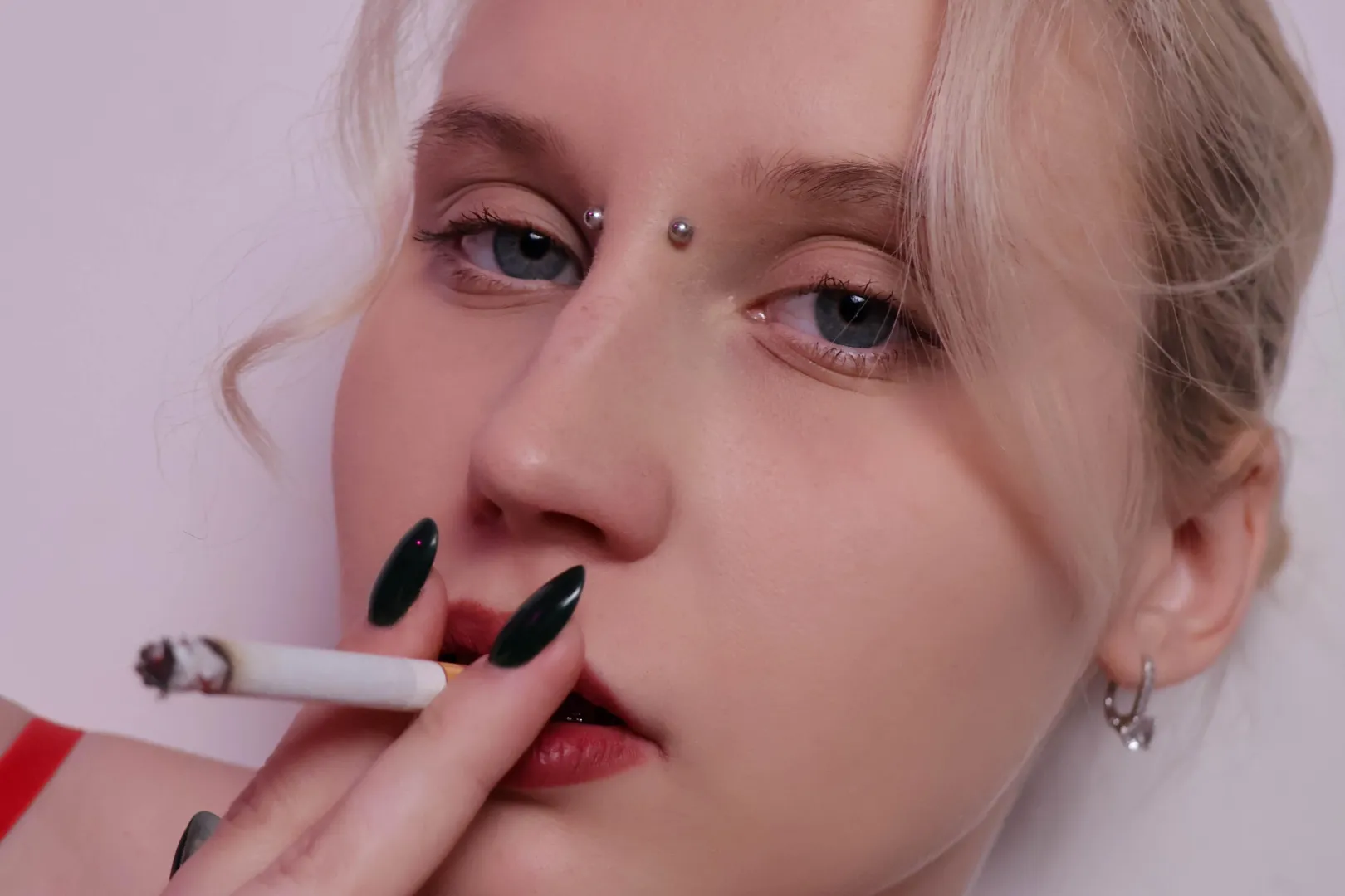 Piercing gaze, thick cigarette smoke