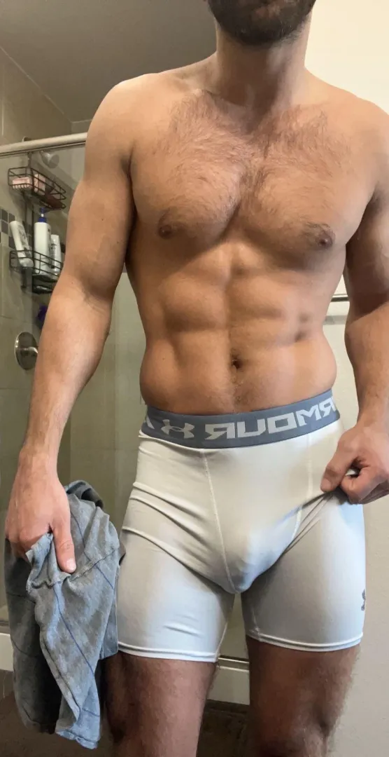 Run your hands across my bulge