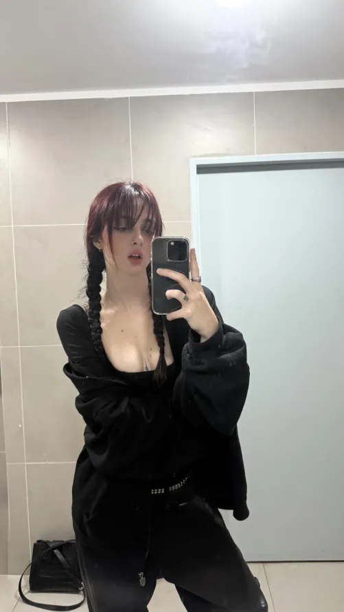 Slightly drunk, cant host, down 4 fun - lnstrgm: Lunabowtie