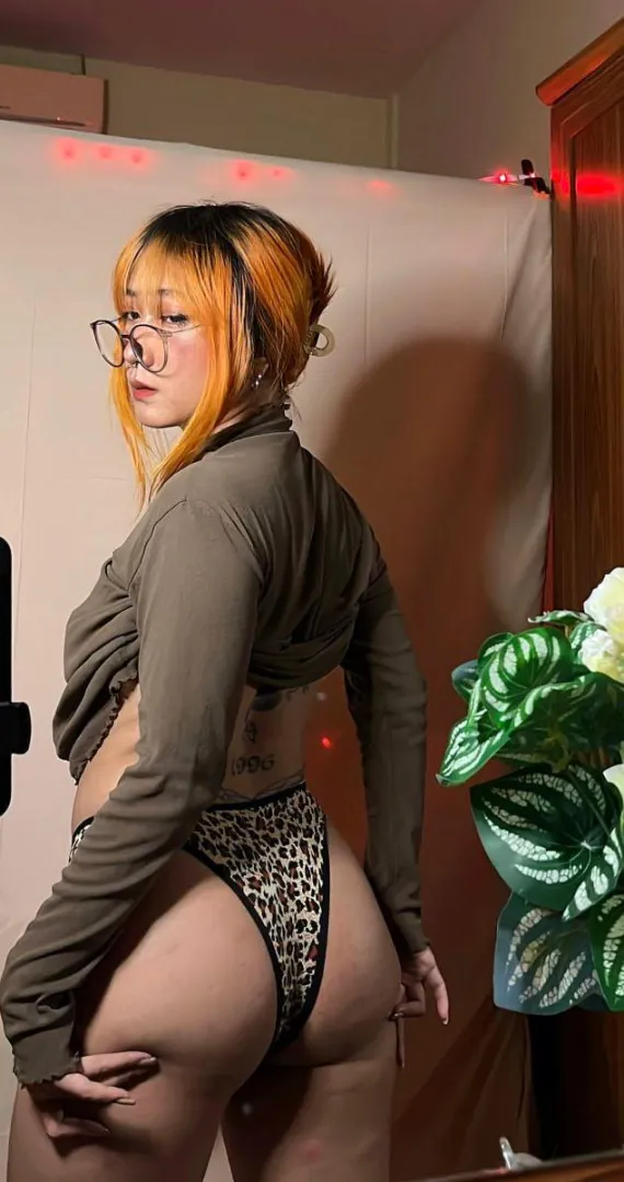 slimthiccc baddiee needs ur lap