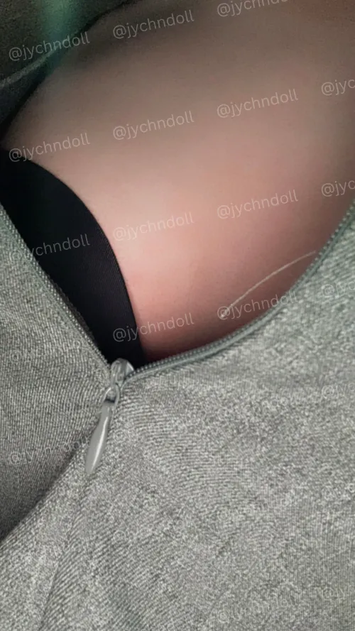 suka ga sih punya temen kantor yang suka kirim pap kaya gini??