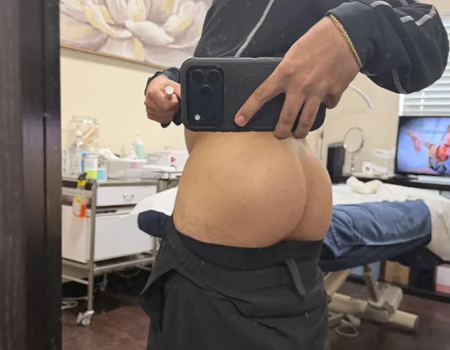 [23] giving sloppy head asap . Send pics and location