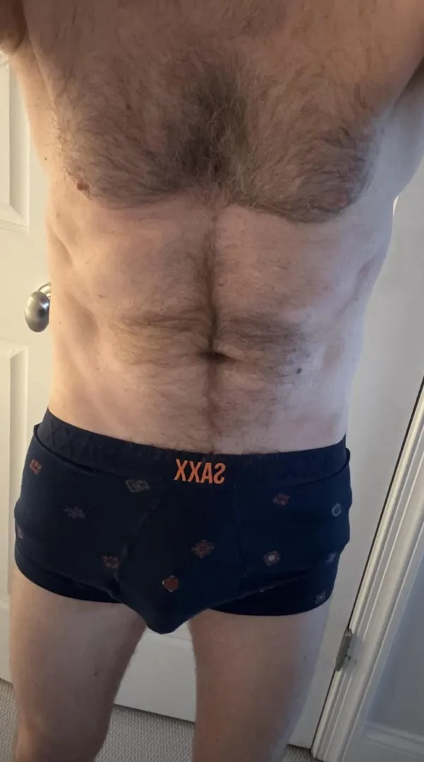 (55) DL looking for a relationship with a younger fit top guy