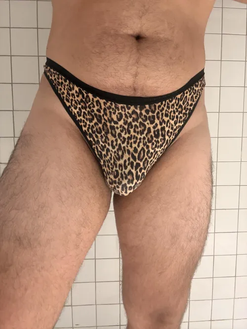 Can straight guys wear panties? 