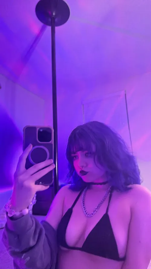 come give me a kiss?