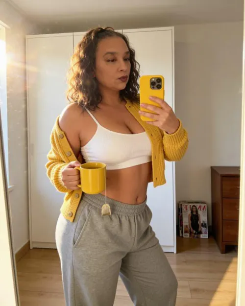 Cumfy sweats and cozy tea