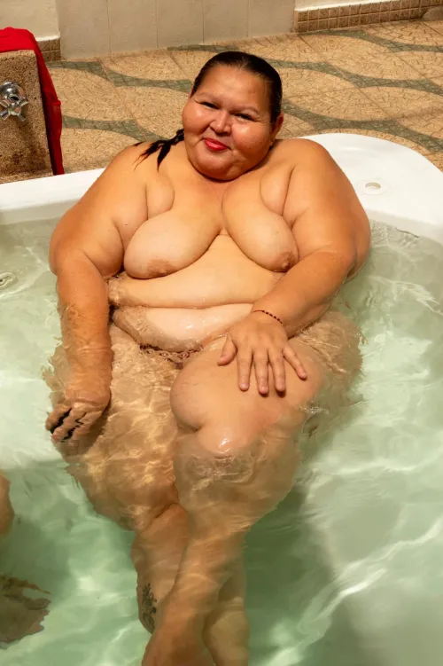 Curvy girl from colombia