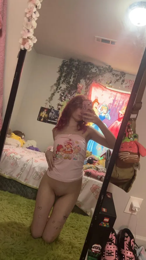 Happy Friyay ! Celebrating with no pants ✨