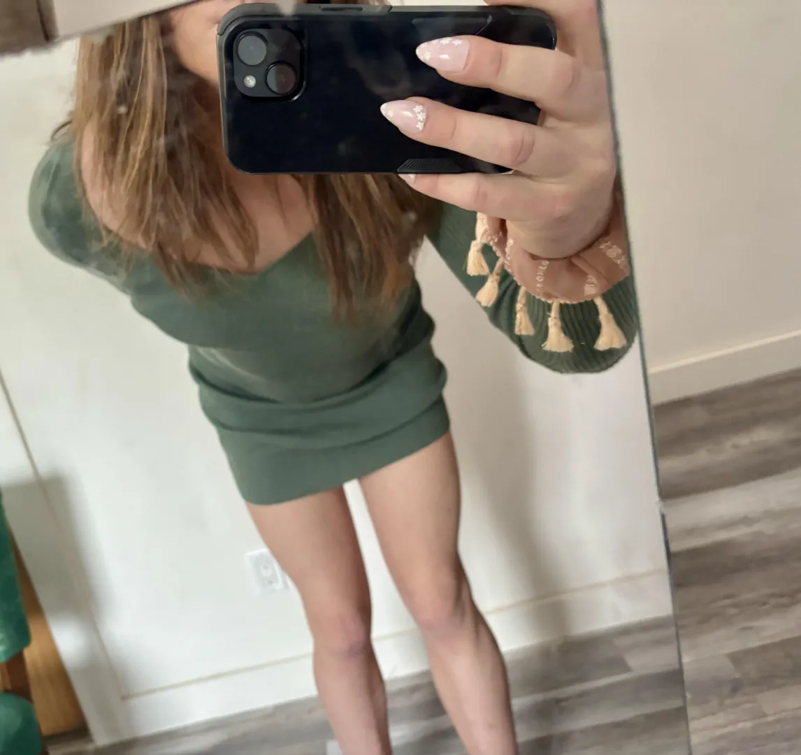 If you worked for me , we’d definitely finish early every Friday …weekends are made for dresses like this 