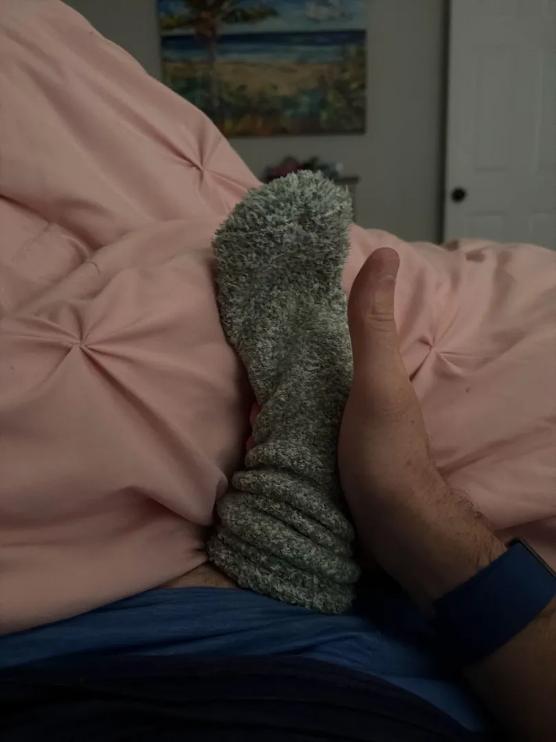 Love cumming in her fuzzy socks