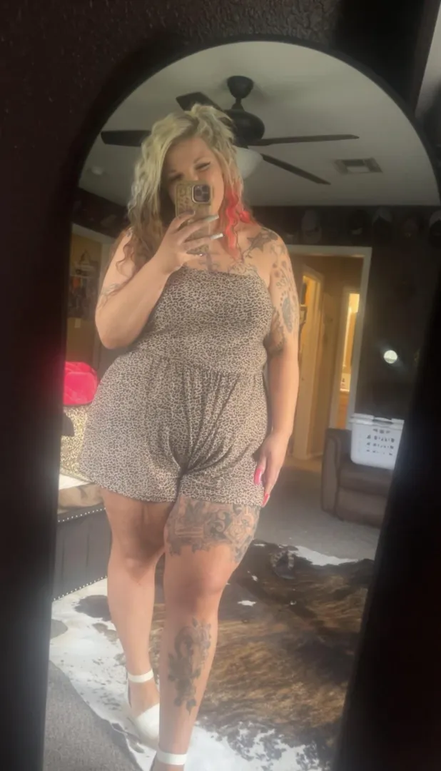 Mommy findom just waiting for my submissive pet to beg for my attention