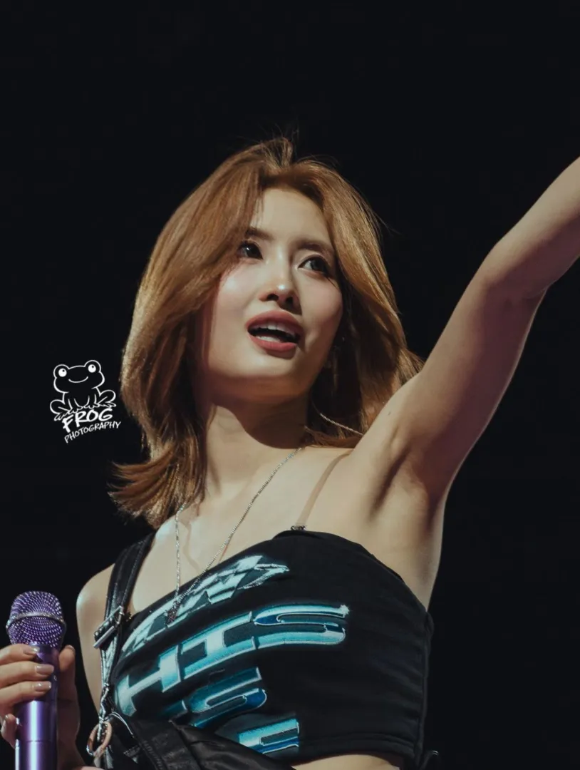 Momo (TWICE)