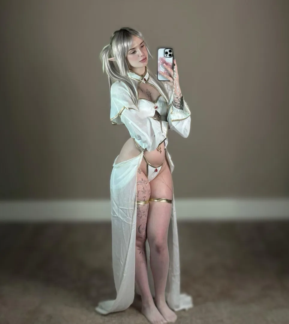 my Frieren cosplay with a cute smile :3