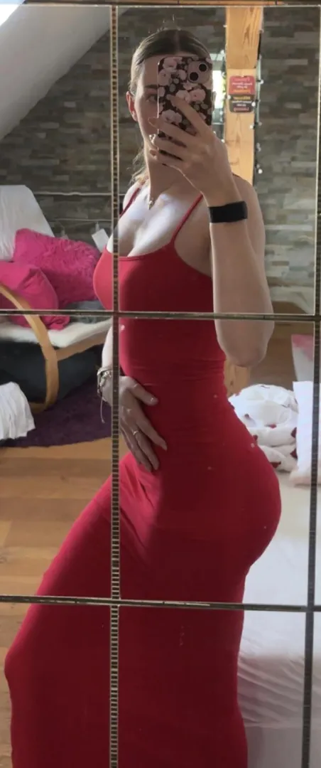 Serving red dress energy.